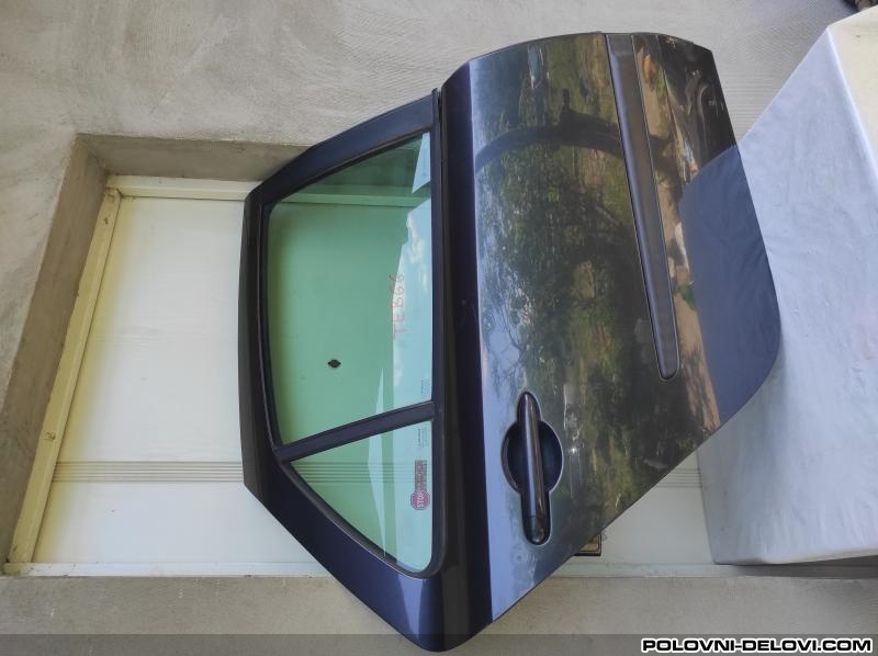 Renault  Laguna Zadnja Desna Vrata  Karoserija