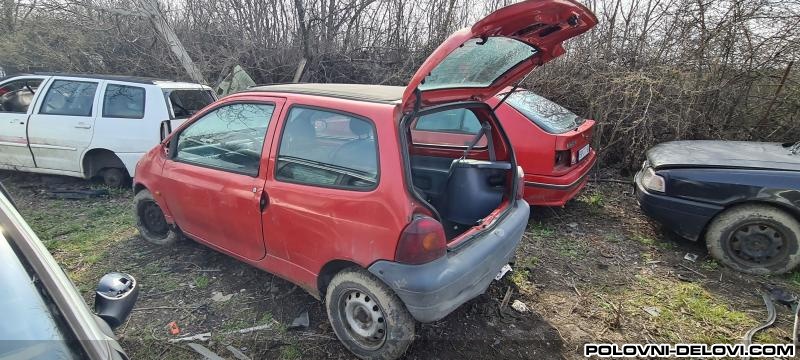 Renault  Twingo Polovni Delovi Kompletan Auto U Delovima