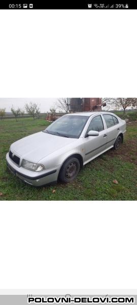 Skoda  Octavia 1.6 Benzinac Kompletan Auto U Delovima