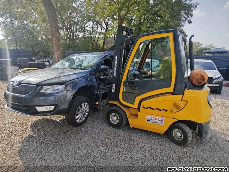 Skoda  Octavia 1.6 Tdi Kompletan Auto U Delovima