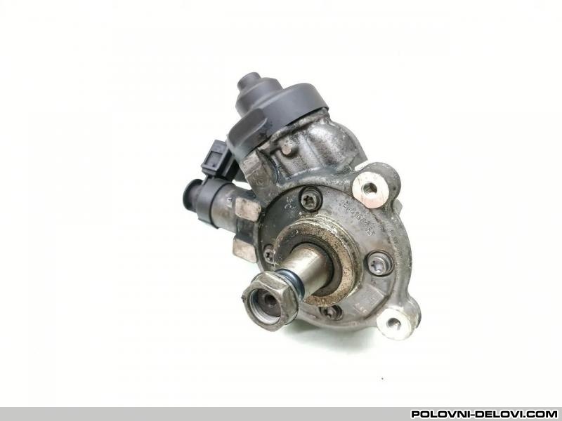 Skoda  Octavia Pumpa Goriva Motor I Delovi Motora
