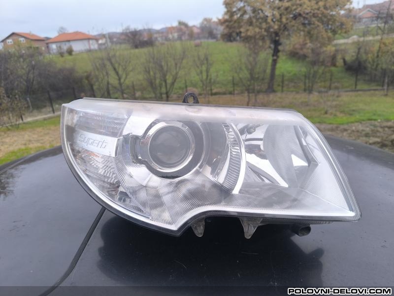 Skoda  Superb Desni Xenon Far Svetla I Signalizacija