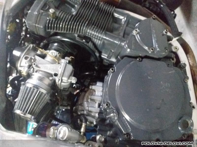 Suzuki Gsxr 1100w Kompletan motor u delovima