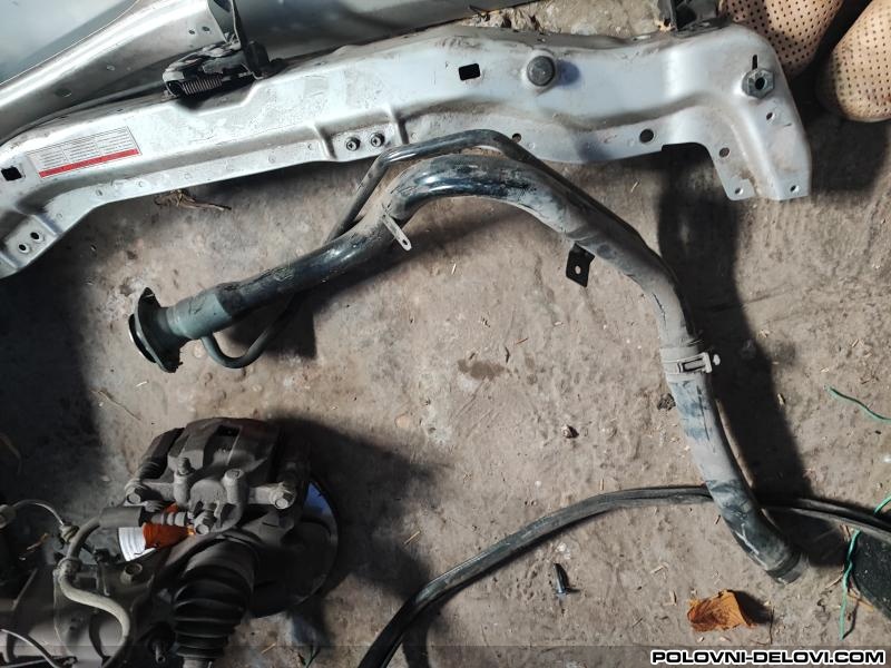 Suzuki  Swift  Razni Delovi