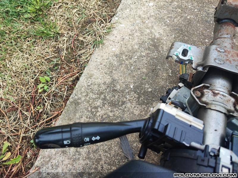 Suzuki  Swift  Razni Delovi