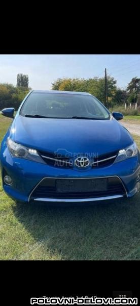 Toyota  Auris  Kompletan Auto U Delovima