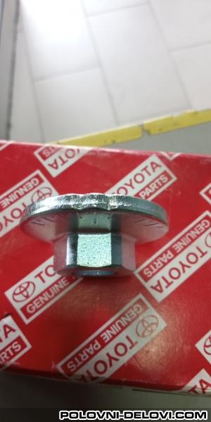 Toyota  Auris  Kompletan Auto U Delovima