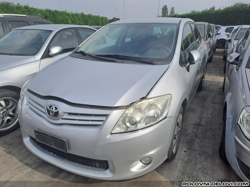 Toyota  Auris  Kompletan Auto U Delovima