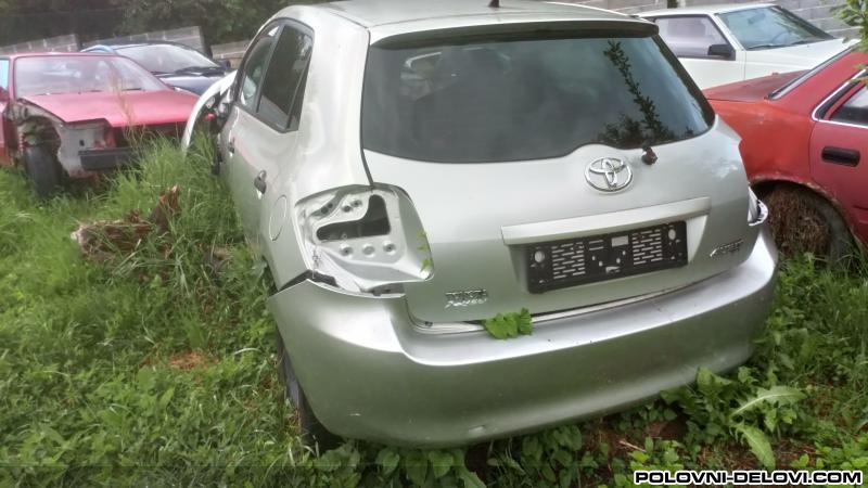 Toyota  Auris  Kompletan Auto U Delovima