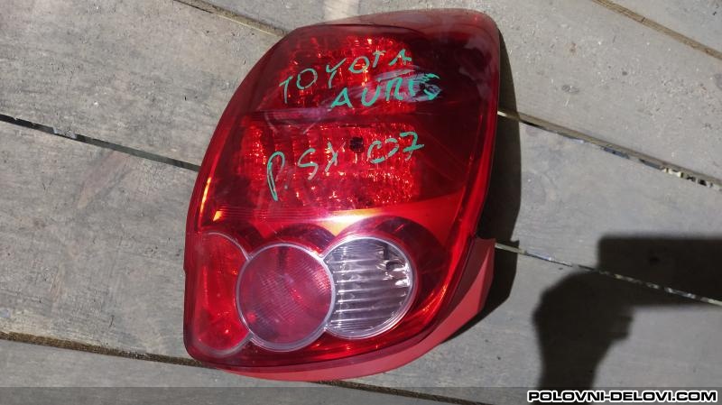 Toyota  Auris  Svetla I Signalizacija