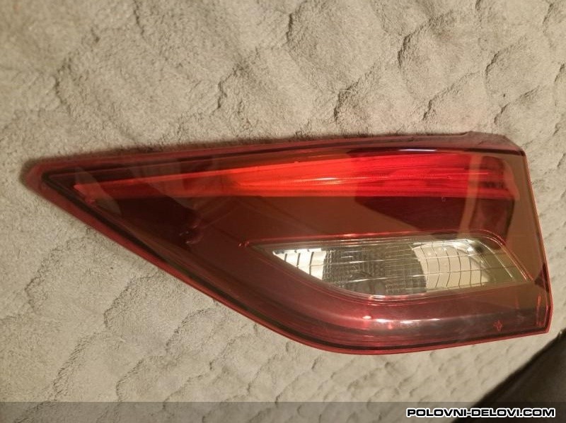 Toyota  Avensis D Svetla I Signalizacija