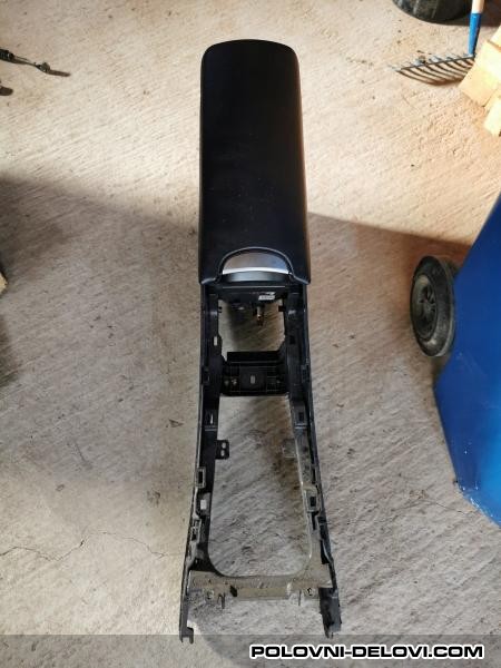 Toyota  Avensis  Enterijer