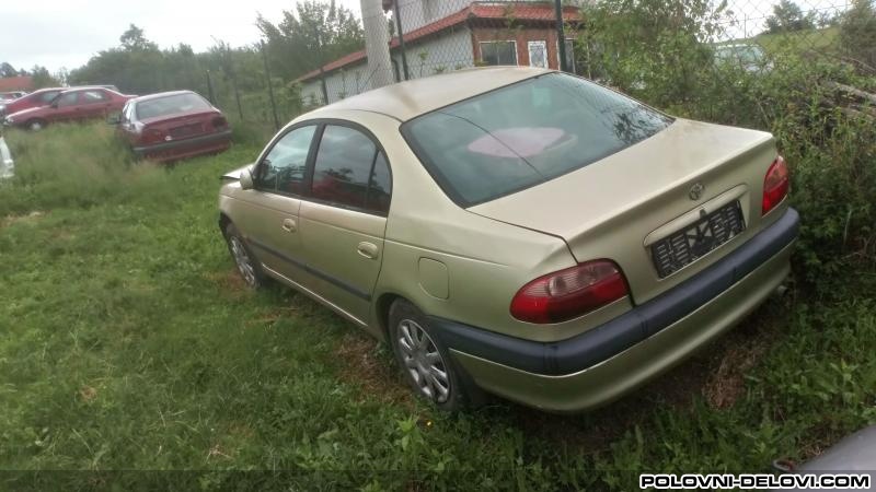 Toyota  Avensis  Kompletan Auto U Delovima