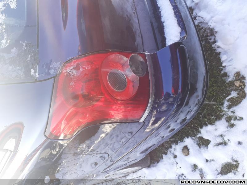 Toyota  Avensis  Kompletan Auto U Delovima