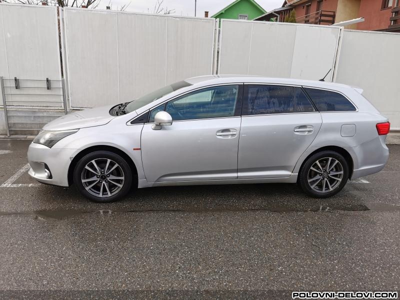 Toyota  Avensis  Kompletan Auto U Delovima