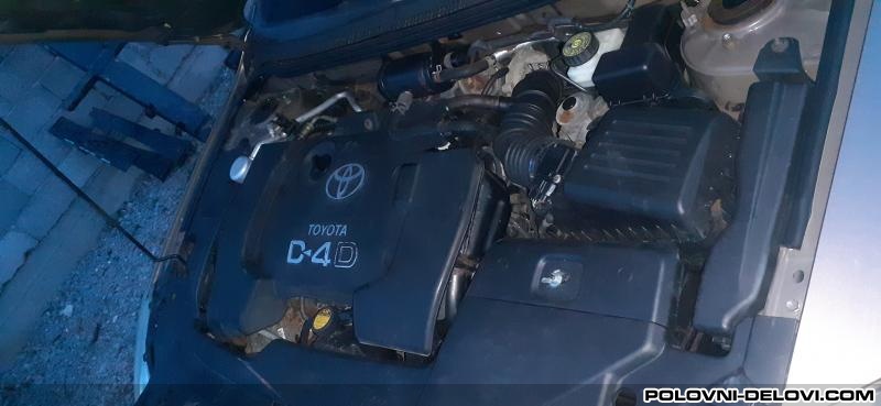 Toyota  Avensis  Kompletan Auto U Delovima