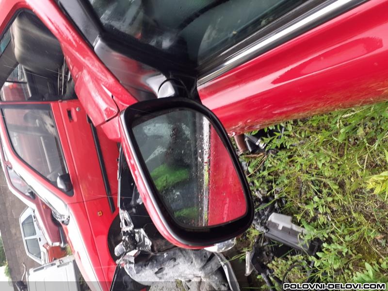 Toyota  Avensis  Kompletan Auto U Delovima