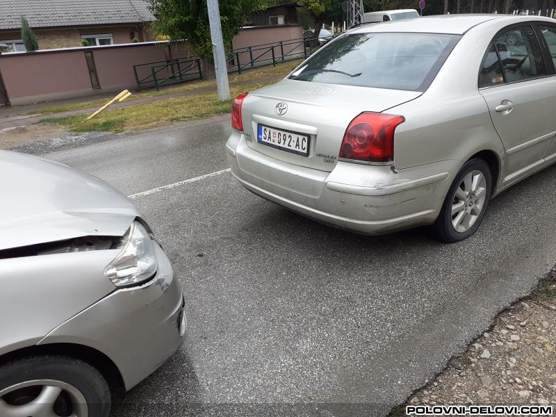 Toyota  Avensis  Kompletan Auto U Delovima