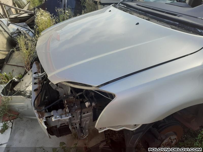 Toyota  Avensis  Kompletan Auto U Delovima