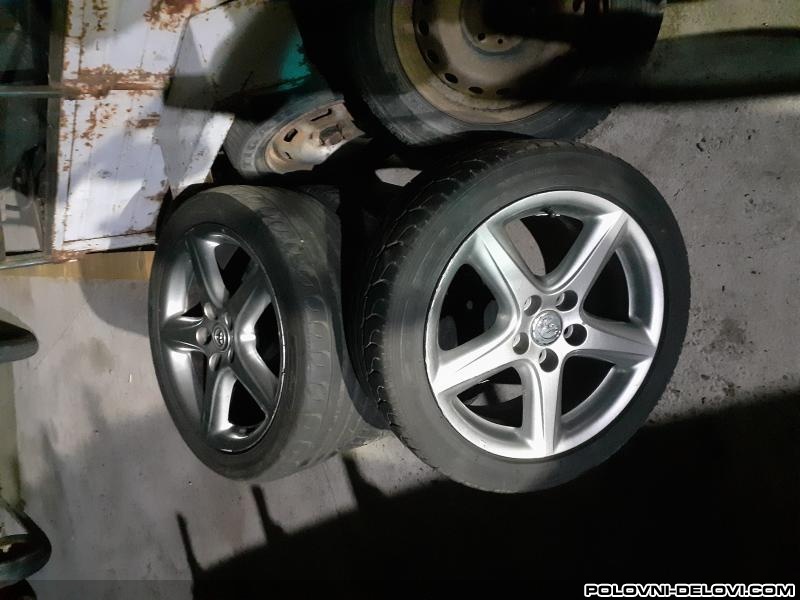 Toyota  Avensis  Kompletan Auto U Delovima