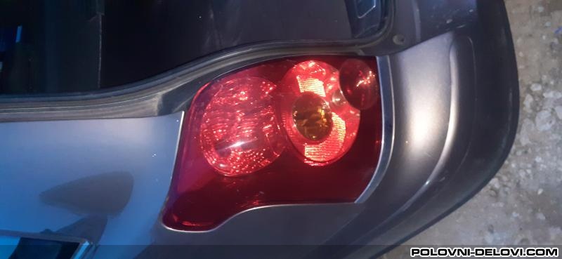 Toyota  Avensis  Kompletan Auto U Delovima