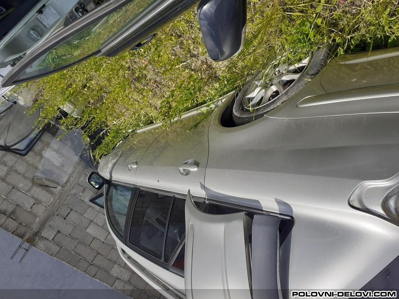 Toyota  Avensis  Kompletan Auto U Delovima