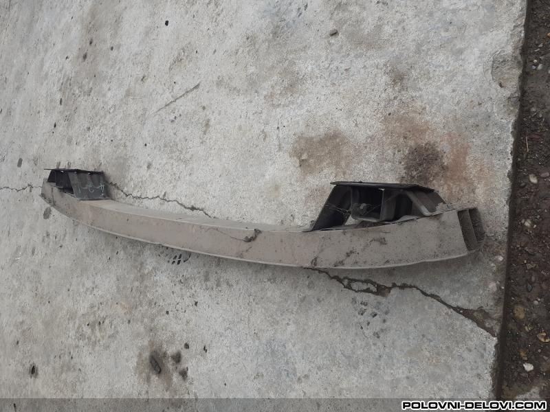 Toyota  Avensis  Kompletan Auto U Delovima