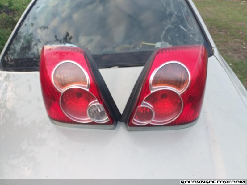 Toyota  Avensis Stop Lampe Hecbek  Svetla I Signalizacija