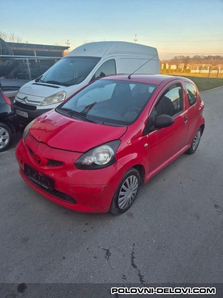 Toyota  Aygo 1.0b Kompletan Auto U Delovima