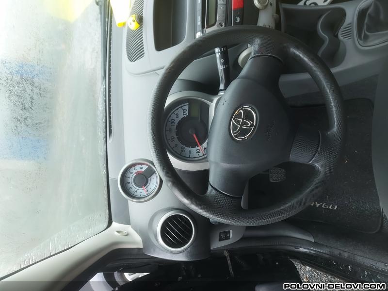 Toyota  Aygo Vvti Enterijer
