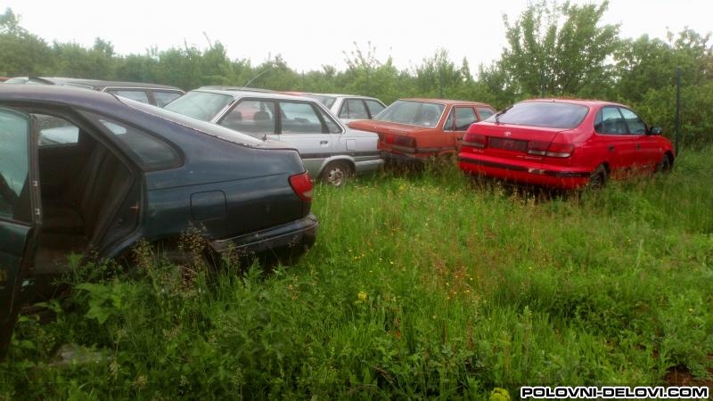 Toyota  Carina  Kompletan Auto U Delovima