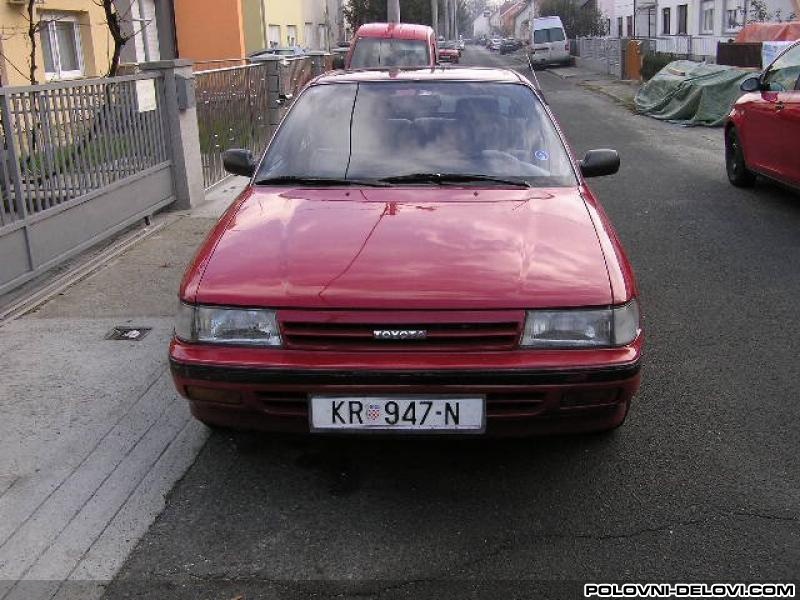 Toyota  Carina  Kompletan Auto U Delovima