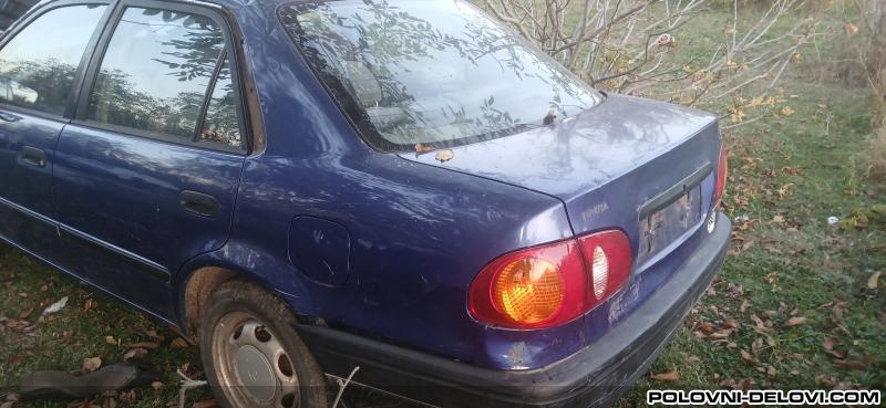 Toyota  Corolla 1.4vvti Kompletan Auto U Delovima