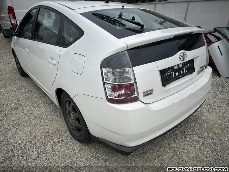 Toyota  Prius Bela Boja Kompletan Auto U Delovima