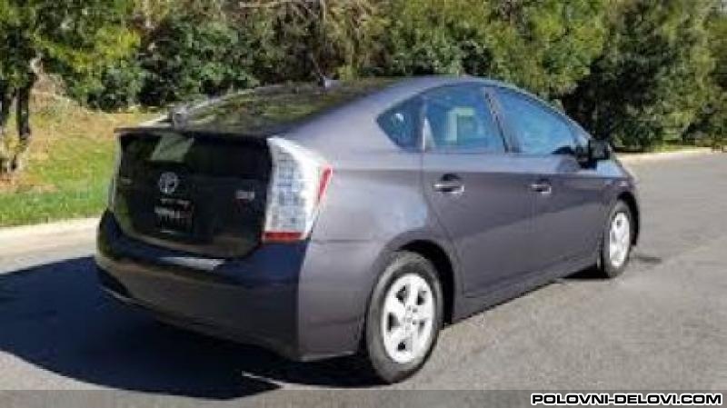 Toyota  Prius  Kompletan Auto U Delovima