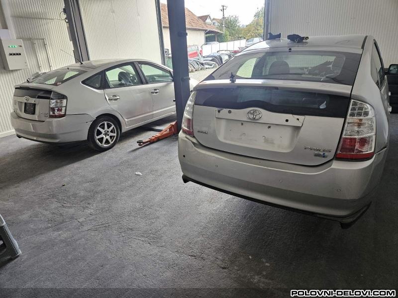 Toyota  Prius Siva Boja Kompletan Auto U Delovima