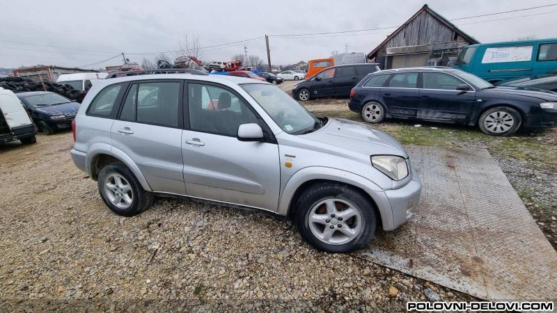 Toyota  RAV 4 2.0 D Kompletan Auto U Delovima