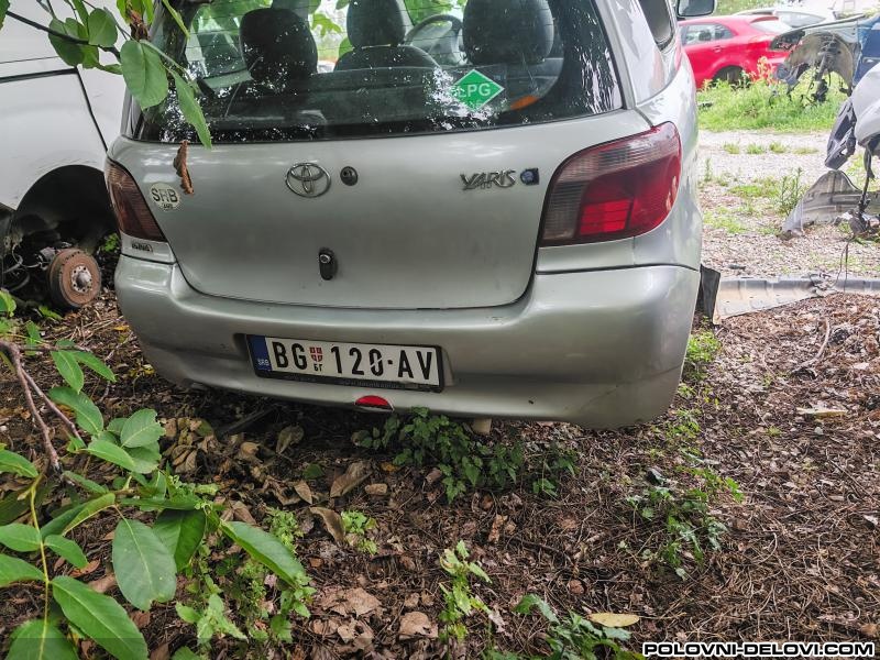 Toyota  Yaris 1.0b Kompletan Auto U Delovima