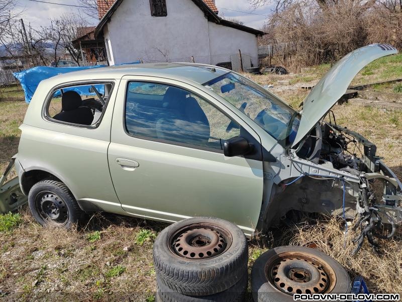 Toyota  Yaris 1.0b Kompletan Auto U Delovima