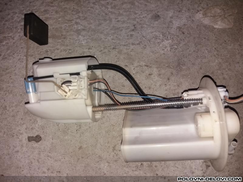 Toyota  Yaris Benzinska Pumpa 