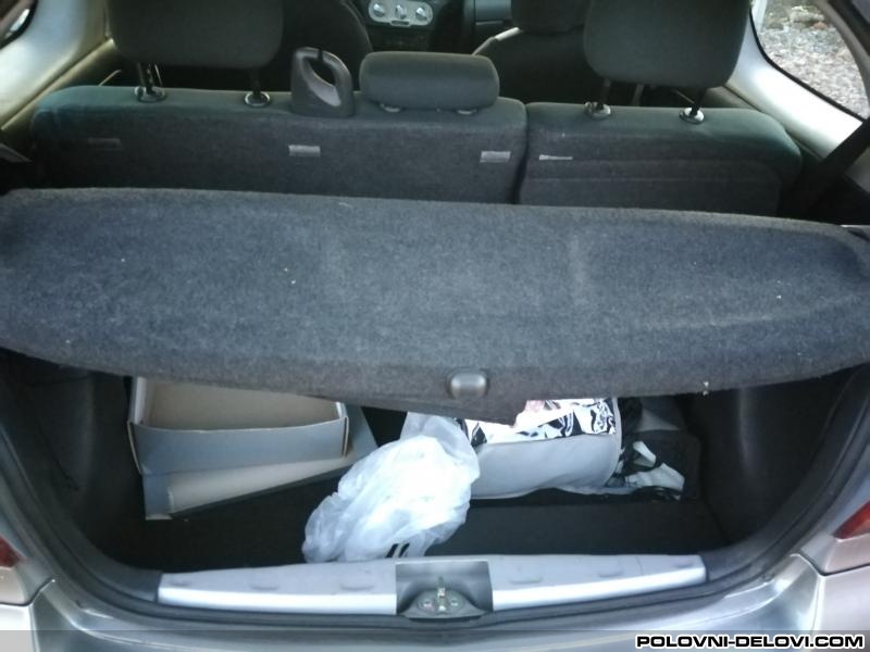 Toyota  Yaris  Enterijer