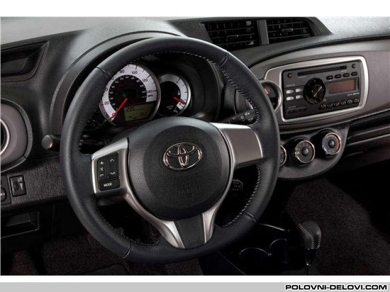Toyota  Yaris  Kompletan Auto U Delovima