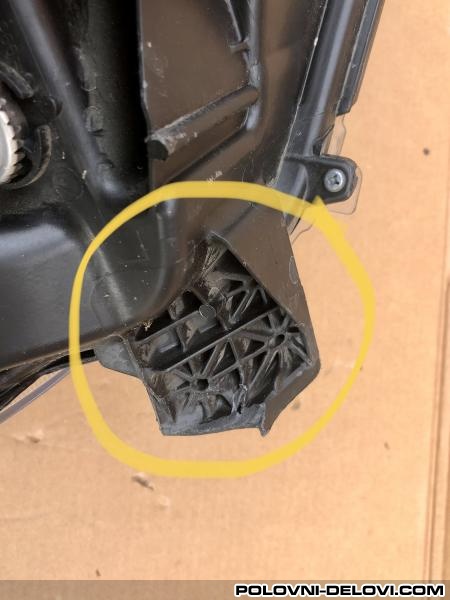 Toyota  Yaris  Svetla I Signalizacija