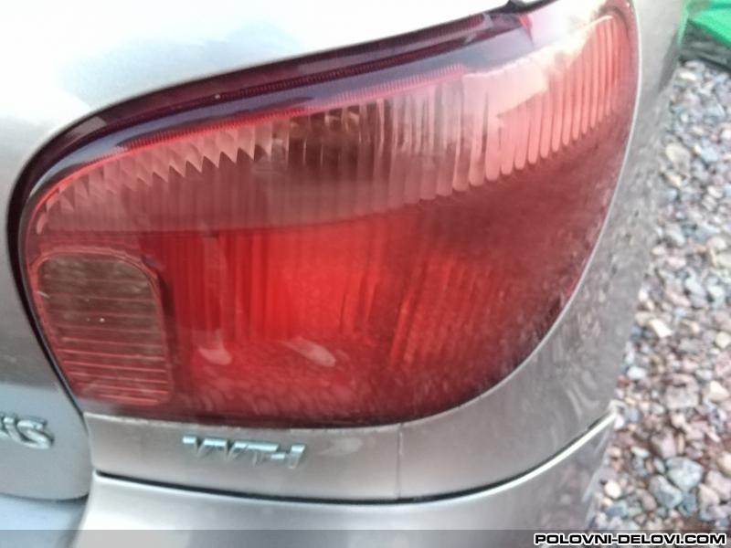 Toyota  Yaris  Svetla I Signalizacija
