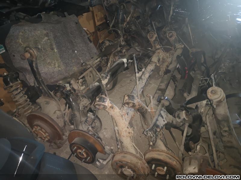 Toyota  Yaris WVTI Kompletan Auto U Delovima