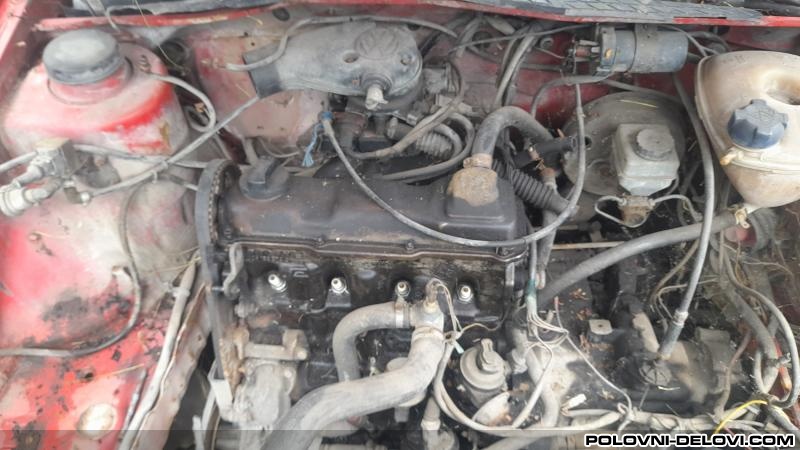 Volkswagen  Golf 2  Kompletan Auto U Delovima