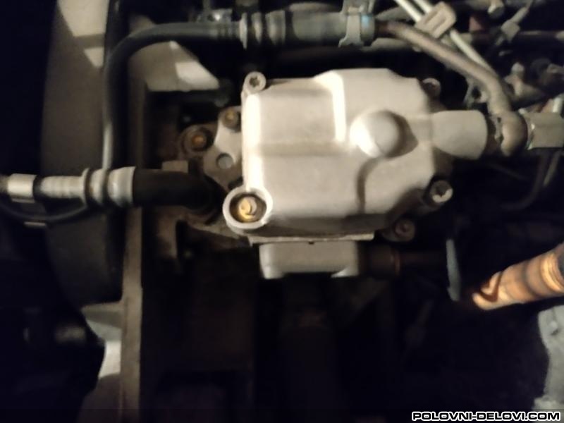 Volkswagen  Golf 4 Bos Pumpa Motor I Delovi Motora