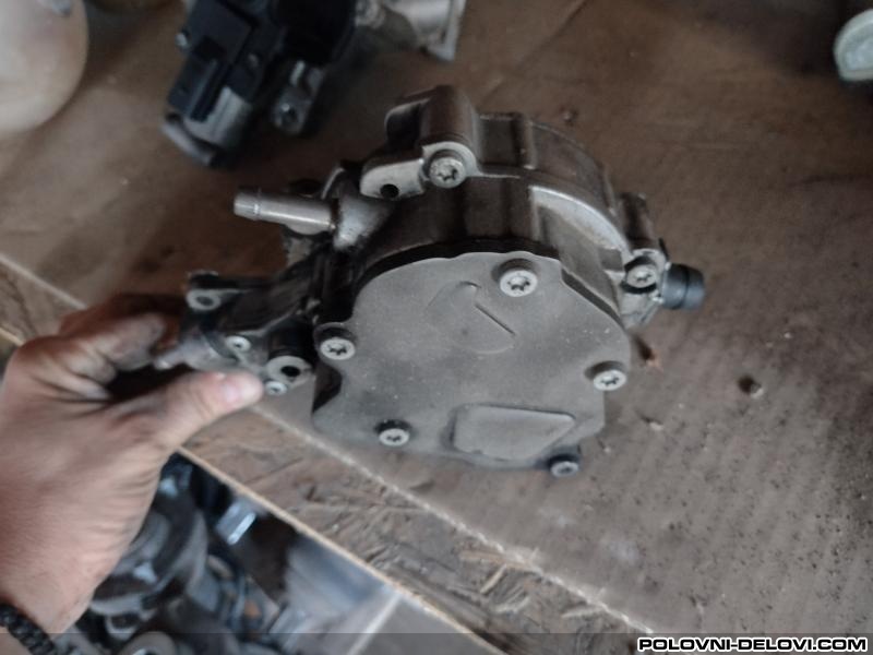 Volkswagen  Golf 5 Tandem Pumpa Motor I Delovi Motora