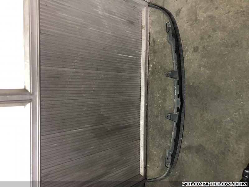 Volkswagen  Golf 6 Prednji Deo Branika Karoserija
