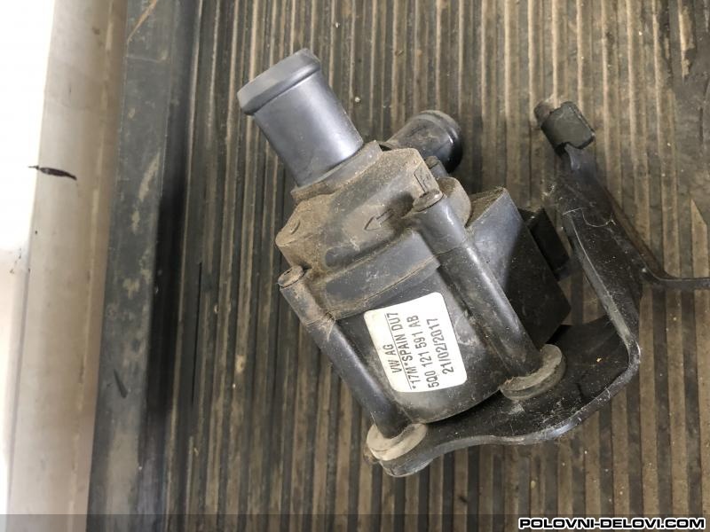 Volkswagen  Golf 7 Dodatna Pumpa Za Vodu  5Q0 121 591 AB